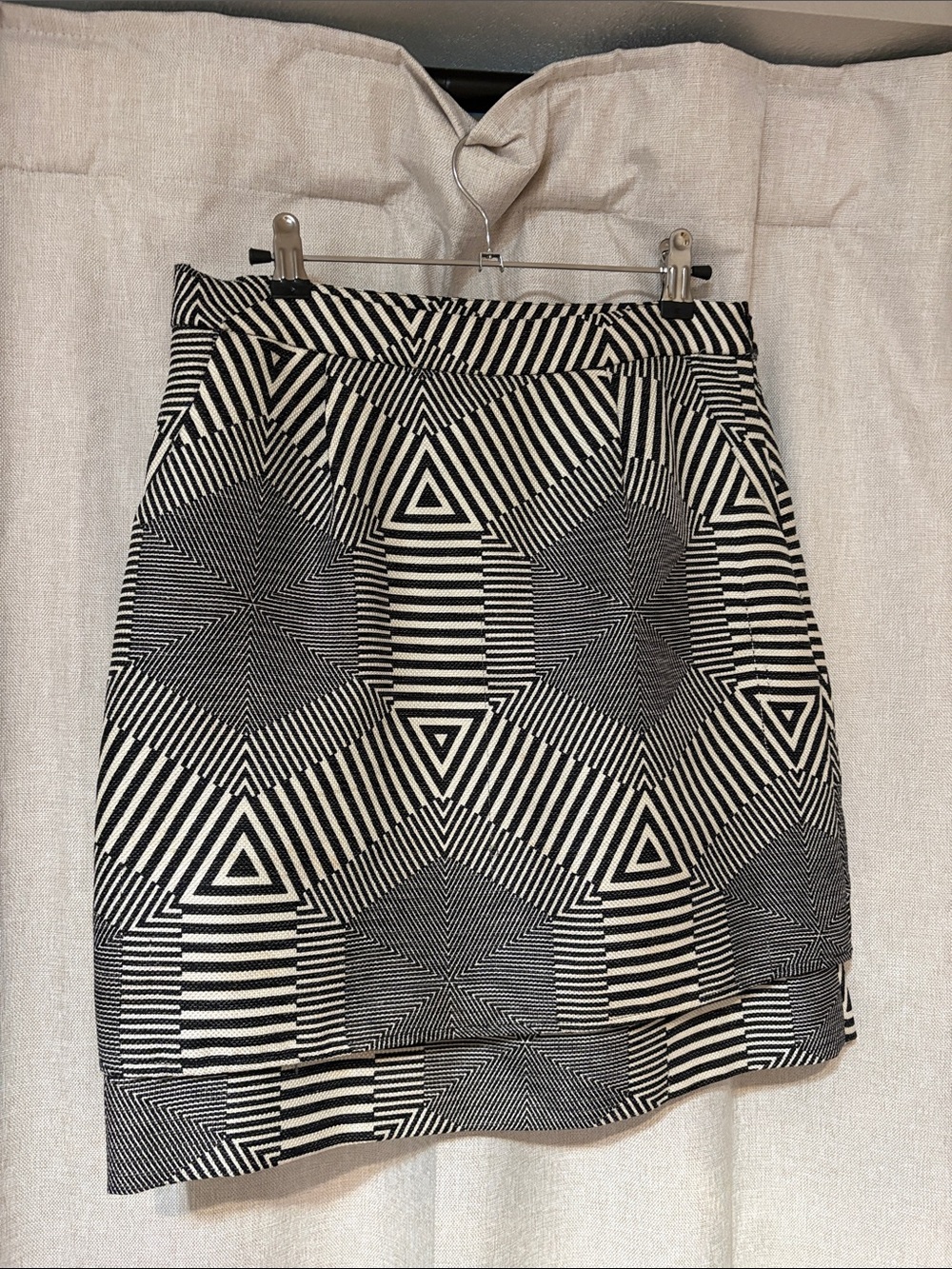 HD in Paris Anthropologie Black & White Geometric Mini Skirt — Size Small